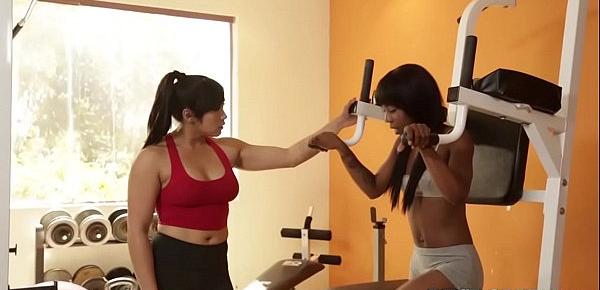  Mia Li is a very dedicated lesbian trainer for Sarah Banks